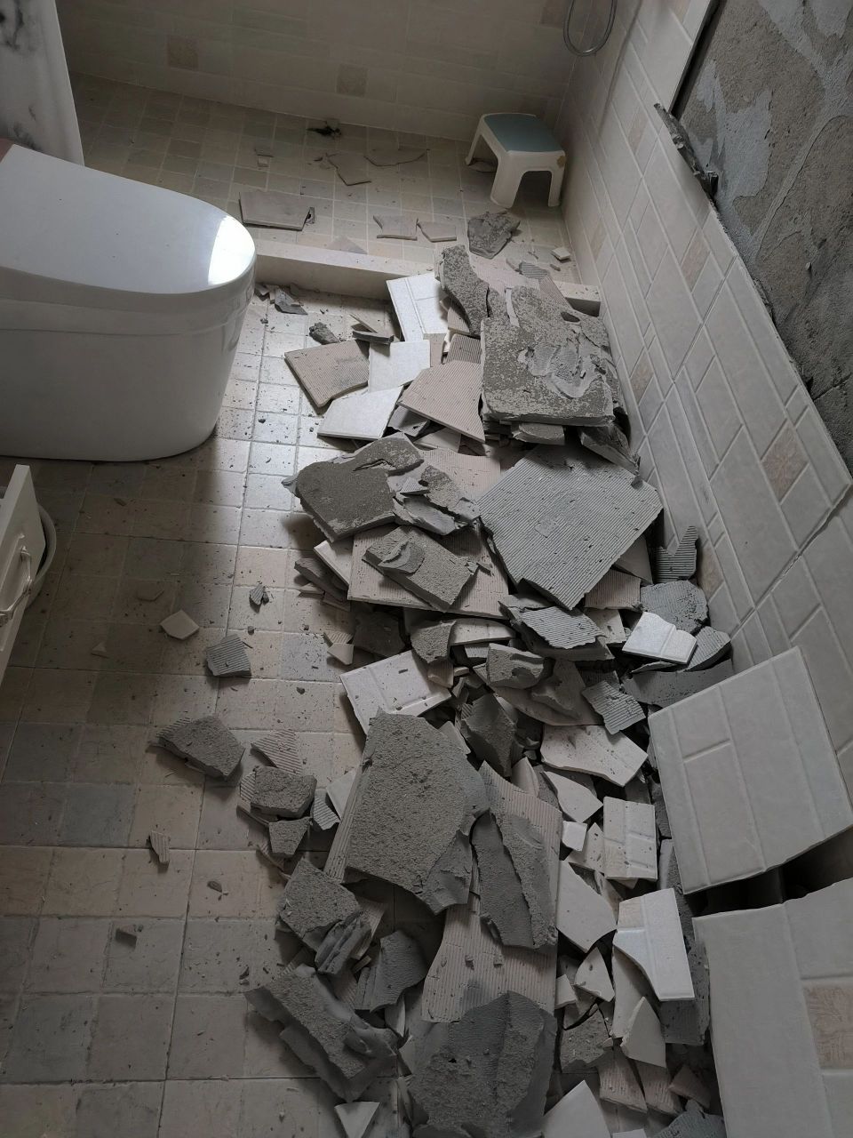 墙砖脱落前有预兆(墙砖脱落前有预兆怎么办)