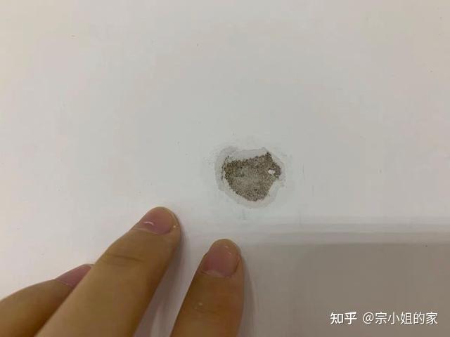 墙上的瓷砖坏了一块怎么换(墙上的瓷砖坏了用什么装饰最好) 墙上的瓷砖坏了一块怎么换(墙上的瓷砖坏了用什么装饰最好)