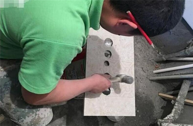 墙砖上打的孔如何修补好看(墙砖上打的孔如何修补好看图片)